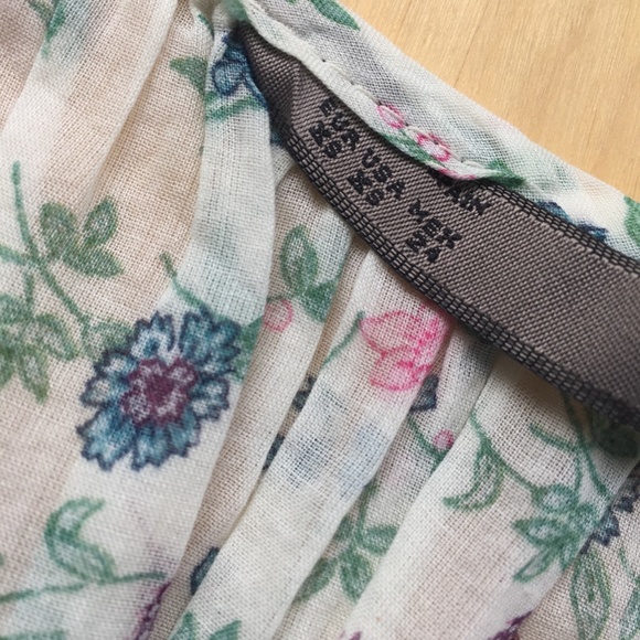 ZARA | Floral Top Size XS - Picture 2 of 3